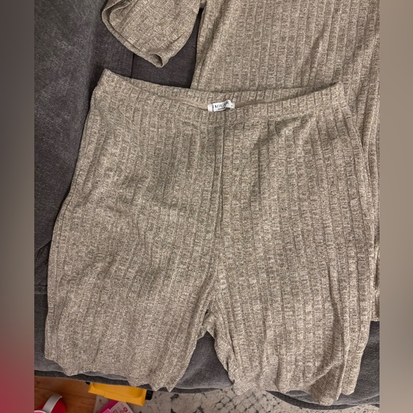 Cozy Ribbed lounge Set - Picture 2 of 4